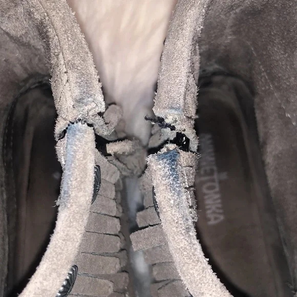 MINNETONKA ~ DOUBLE FRINGE SIDE ZIP MOCCASINS - Picture 5 of 9